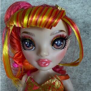 Rainbow High Junior High Laurel De'Vious doll